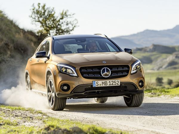Le Mercedes-Benz GLA s'offre quelques retouches visuelles ciblées