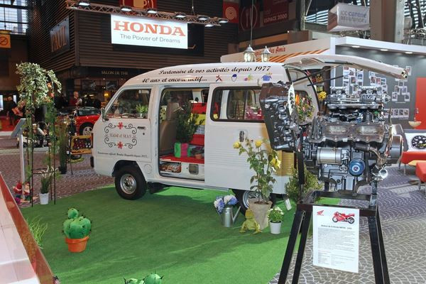 L'édition 2017 du salon Rétromobile ouvre ses portes