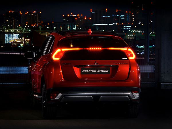 Le SUV compact Mitsubishi Eclipse Cross arbore un profil de coupé