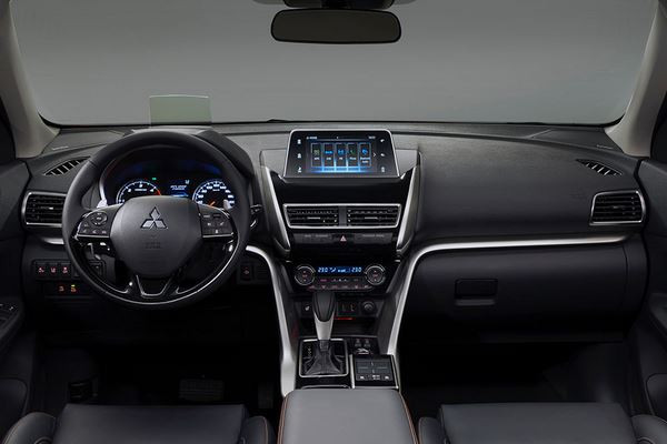 Le SUV compact Mitsubishi Eclipse Cross arbore un profil de coupé
