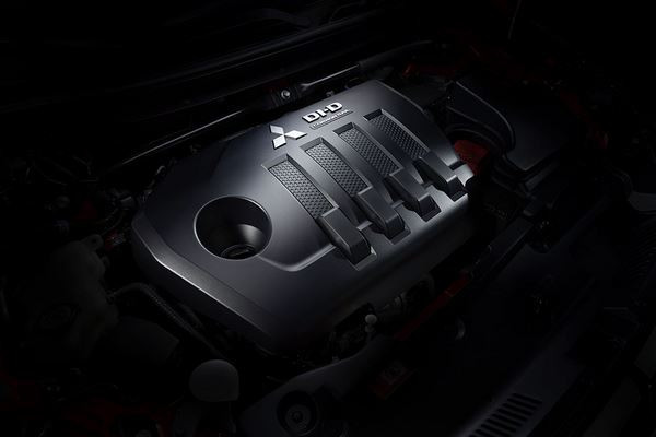 Le SUV compact Mitsubishi Eclipse Cross arbore un profil de coupé