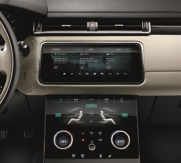 Le Range Rover Velar affiche un design puissant avec une partie arrière fuselée