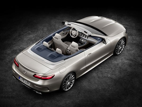 La Mercedes Classe E Cabriolet perpétue la tradition de la capote en tissu