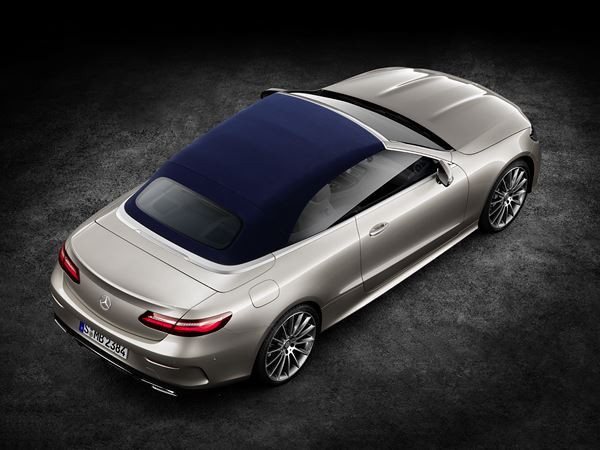 La Mercedes Classe E Cabriolet perpétue la tradition de la capote en tissu