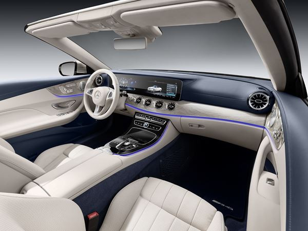 La Mercedes Classe E Cabriolet perpétue la tradition de la capote en tissu