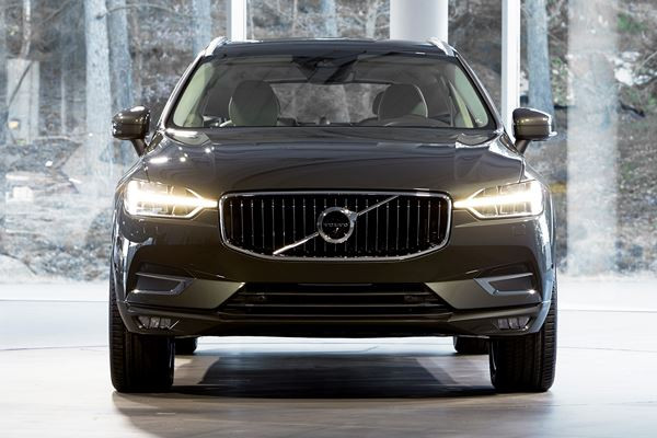 Le SUV premium Volvo XC60 arbore des lignes athlétiques sculptées