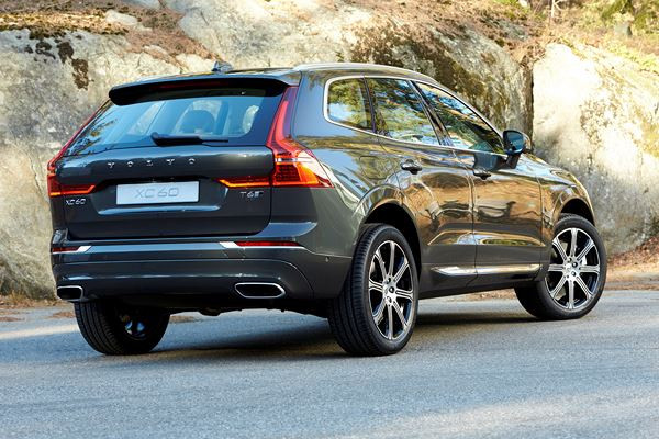Le SUV premium Volvo XC60 arbore des lignes athlétiques sculptées