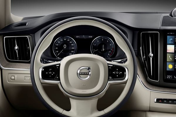 Le SUV premium Volvo XC60 arbore des lignes athlétiques sculptées