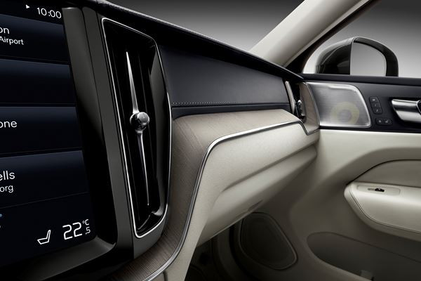 Le SUV premium Volvo XC60 arbore des lignes athlétiques sculptées