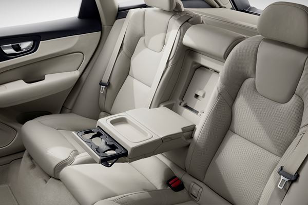 Le SUV premium Volvo XC60 arbore des lignes athlétiques sculptées