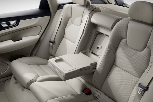 Le SUV premium Volvo XC60 arbore des lignes athlétiques sculptées