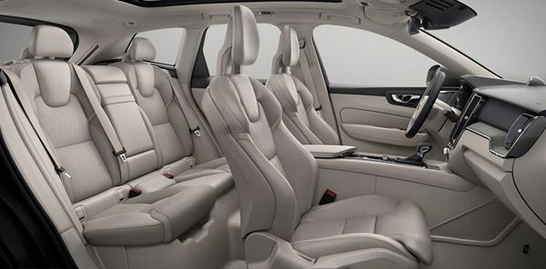 Le SUV premium Volvo XC60 arbore des lignes athlétiques sculptées