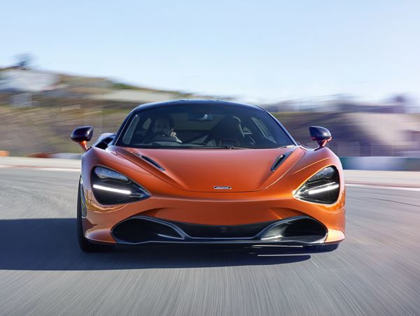 La supercar McLaren 720S embarque un moteur V8 4 litres biturbo de 720 ch