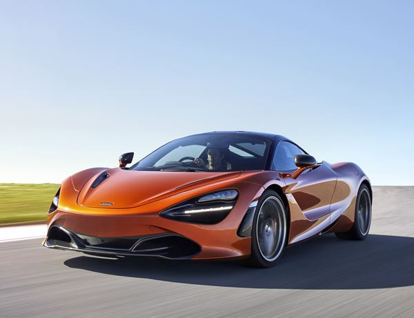 La supercar McLaren 720S embarque un moteur V8 4 litres biturbo de 720 ch