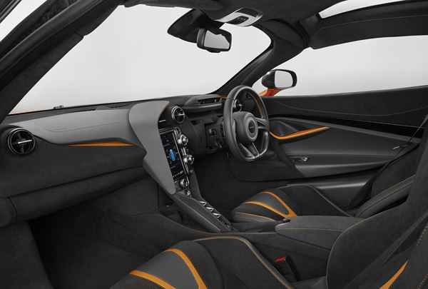La supercar McLaren 720S embarque un moteur V8 4 litres biturbo de 720 ch