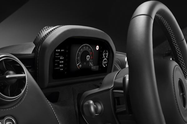 La supercar McLaren 720S embarque un moteur V8 4 litres biturbo de 720 ch