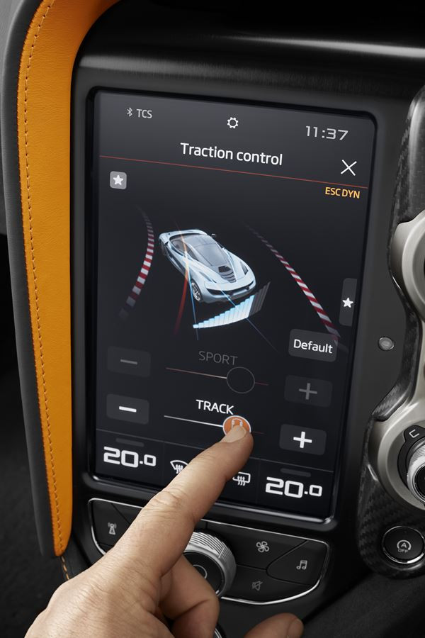 La supercar McLaren 720S embarque un moteur V8 4 litres biturbo de 720 ch