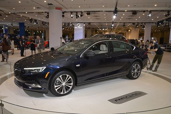 L'édition 2017 du salon de l’automobile de New York ouvre ses portes au public