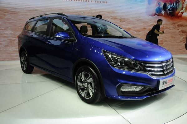 Le 17ème salon automobile de Shanghai ouvre ses portes au public