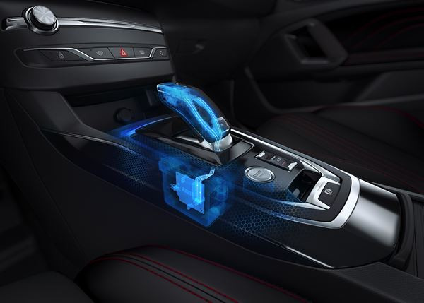 Le style de la Peugeot 308 s’affirme avec une calandre verticale