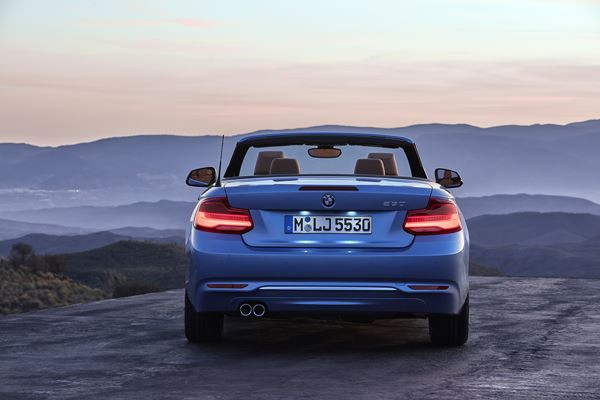 La BMW Série 2 Cabriolet s'offre un nouveau visage avec des phares à LEDs