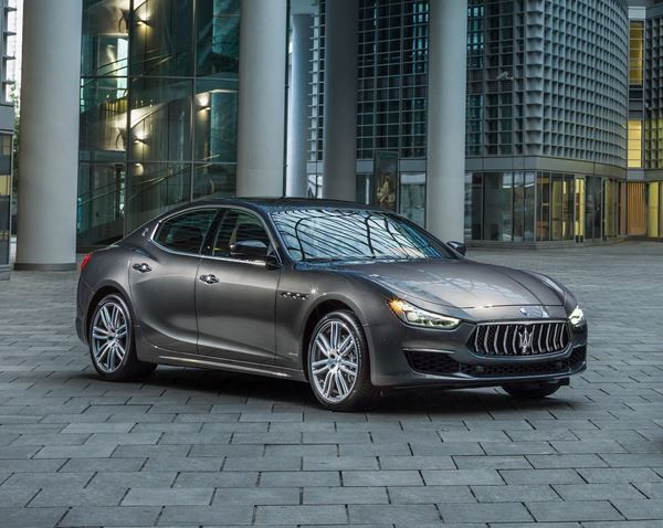 La berline sportive italienne Maserati Ghibli s'offre une mise à jour