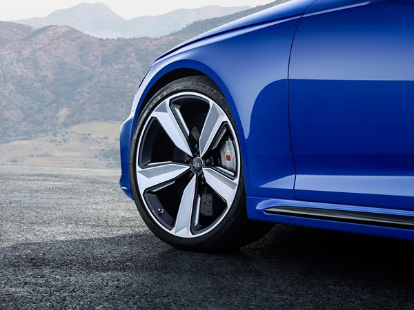 L'Audi RS 4 Avant embarque un moteur V6 biturbo de 450 ch et 600 Nm de couple