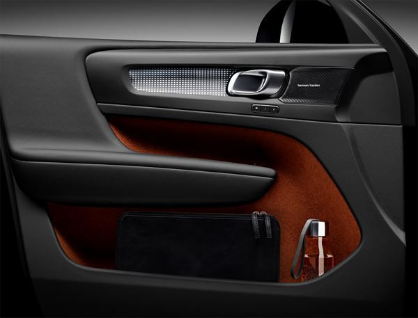 Le SUV compact Volvo XC40 embarque une panoplie complète d'aide à la conduite