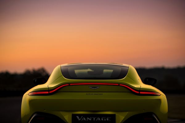 Le coupé sport Aston Martin Vantage embarque un bloc V8 bi-turbo de 510 ch