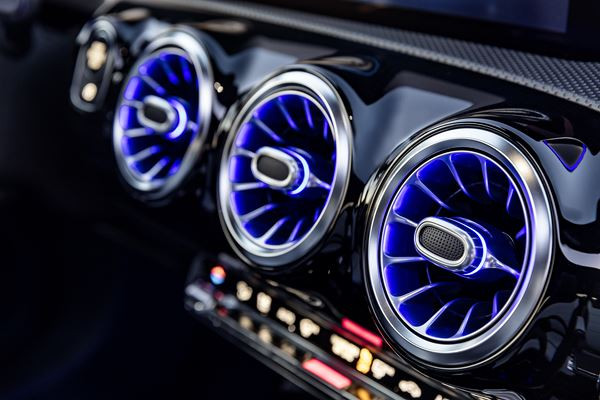 La Mercedes Classe A met en scène le luxe moderne dans le segment compact