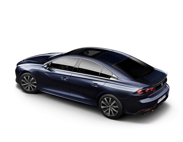 La berline Peugeot 508 adopte une architecture basse et compacte