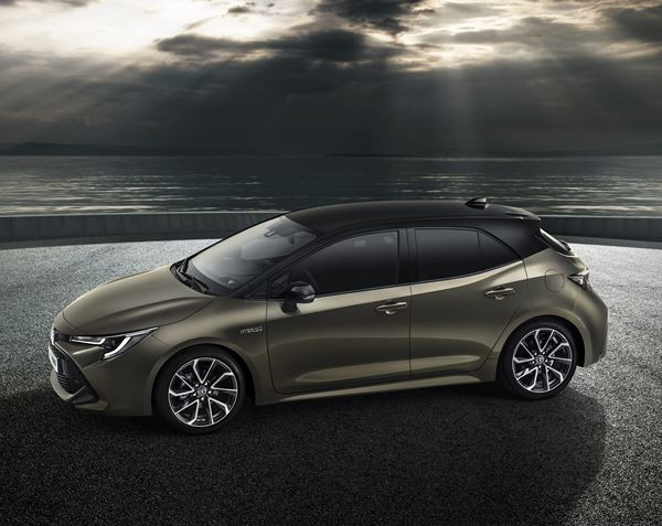 La Toyota Auris se présente sous des lignes plus dynamiques