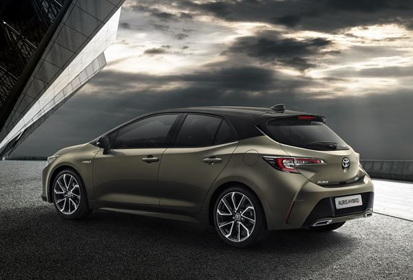 La Toyota Auris se présente sous des lignes plus dynamiques