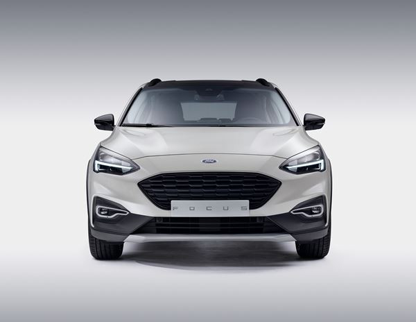 La Ford Focus se décline en version crossover surélevée de 30 mm