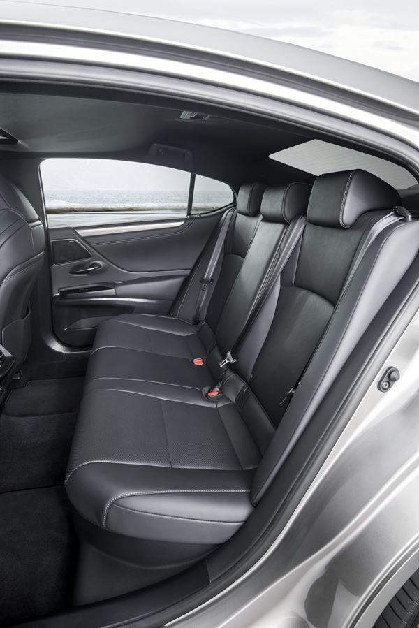 La Lexus ES revendique un design dynamique et des performances affutées