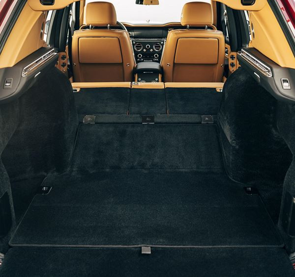 Le SUV de luxe Rolls-Royce Cullinan se dévoile