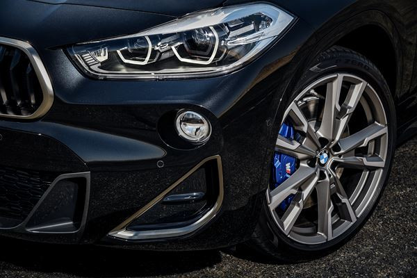 La BMW X2 M35i embarque un moteur 4 cylindres turbocompressé de 306 ch