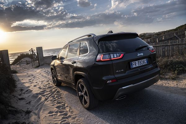 La Jeep Cherokee restylée s'offre une apparence extérieure modernisée