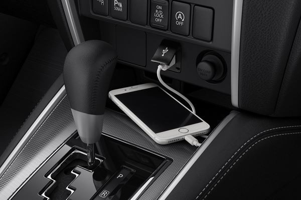 Le pick-up Mitsubishi L200 restylé bénéficie d'une face avant au dessin plus puissant