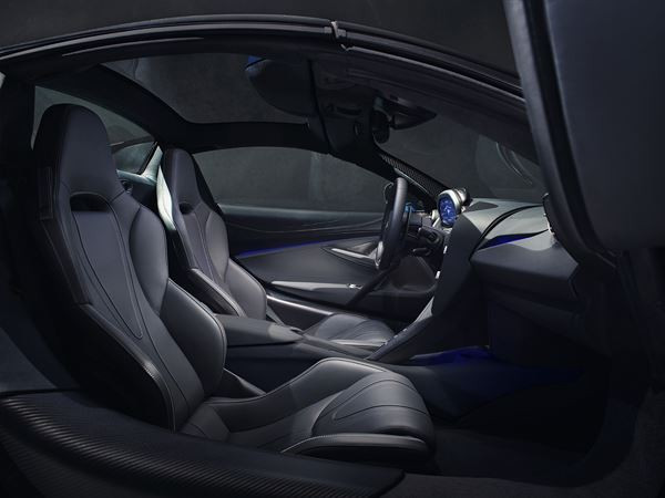 La supercar décapotable McLaren 720S Spider embarque un V8 biturbo de 720 ch