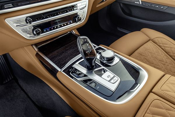 La berline de luxe BMW Série 7 affiche un caractère exclusif