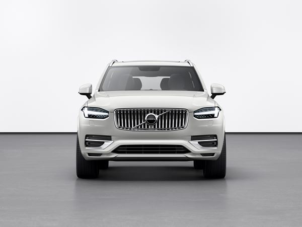 Le grand SUV Volvo XC90 restylé s'offre de subtiles retouches