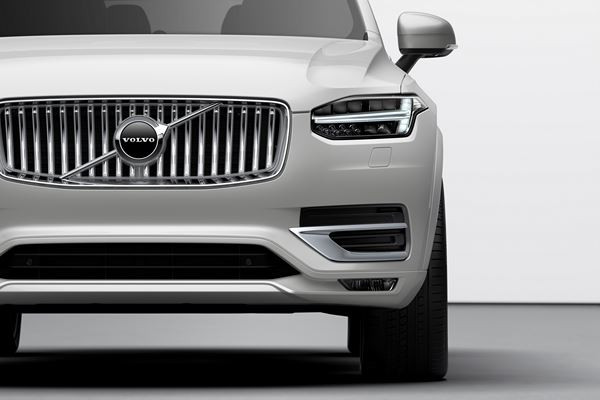 Le grand SUV Volvo XC90 restylé s'offre de subtiles retouches