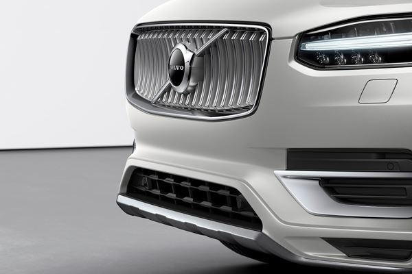 Le grand SUV Volvo XC90 restylé s'offre de subtiles retouches