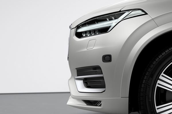 Le grand SUV Volvo XC90 restylé s'offre de subtiles retouches