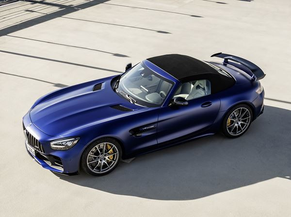Le Mercedes-AMG GT R Roadster intègre des technologies du sport automobile