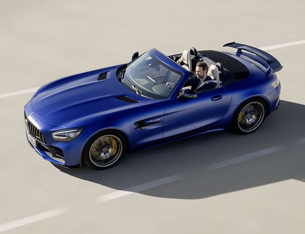 Le Mercedes-AMG GT R Roadster intègre des technologies du sport automobile