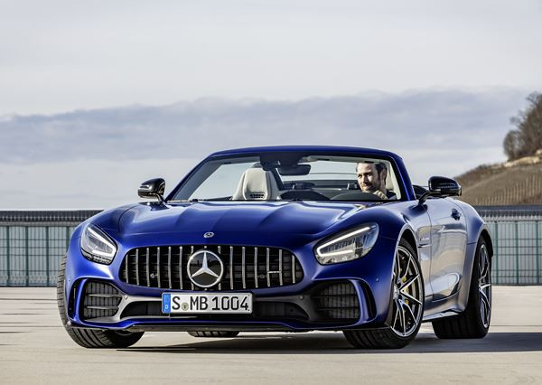 Le Mercedes-AMG GT R Roadster intègre des technologies du sport automobile