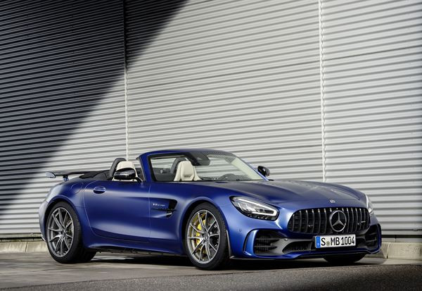 Le Mercedes-AMG GT R Roadster intègre des technologies du sport automobile