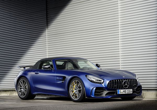 Le Mercedes-AMG GT R Roadster intègre des technologies du sport automobile
